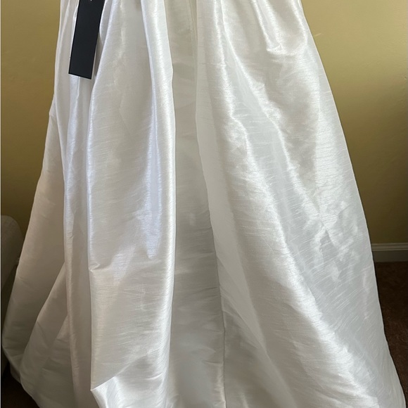 Helen O’Connor – Super Nova Gown – White - Picture 7 of 14